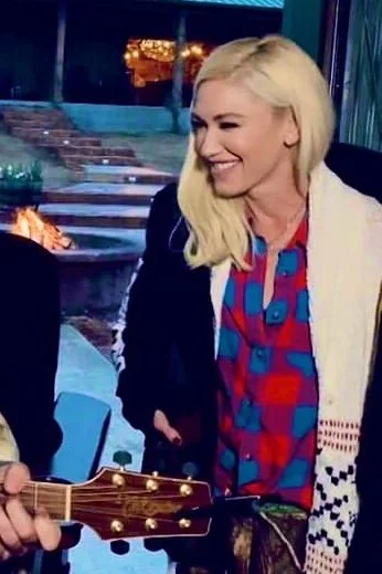 gwen-stefani-red-plaid-shirt.jpg