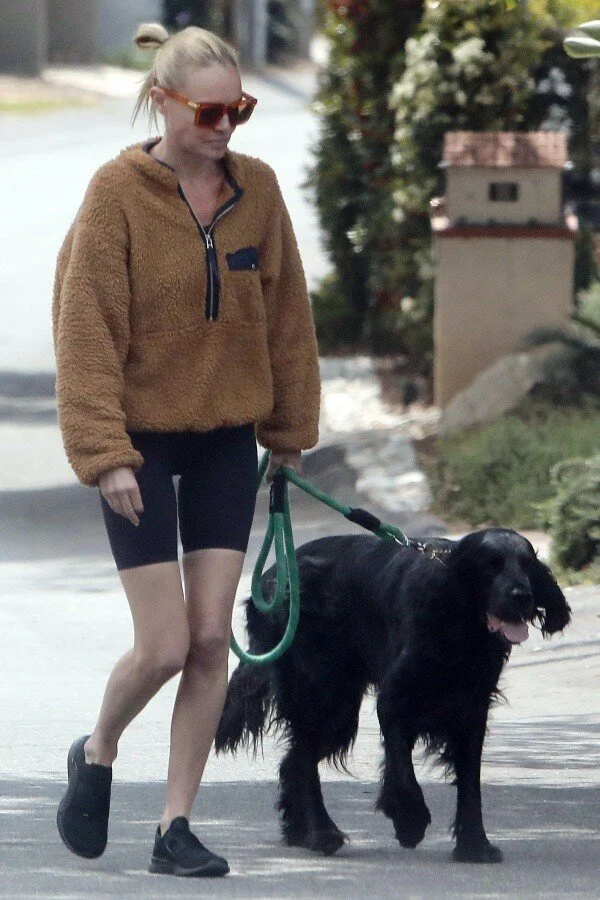 kate-bosworth-black-sneakers.jpg