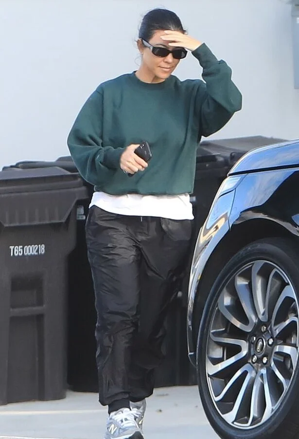 kourtney-kardashian-grey-sneakers.jpg