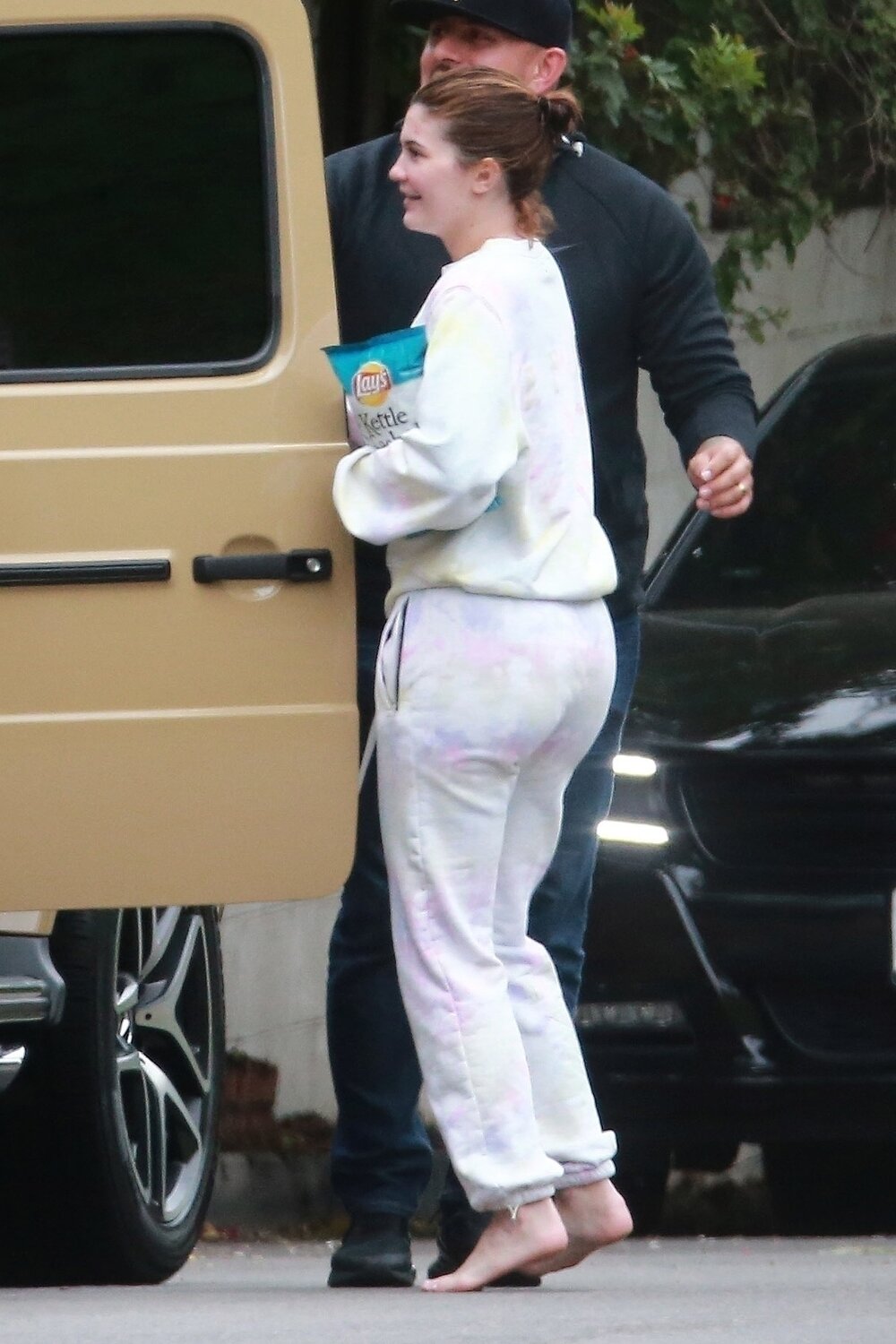 kylie-jenner-amiri-tie-dye-sweatshirt.jpg