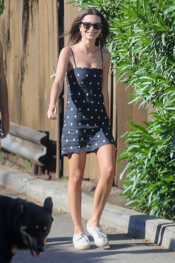 emily-ratajkowski-black-polka-dot-dress.jpg