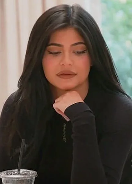 kylie-jenner-black-long-sleeve-bodysuit-keeping-up-with-the-kardashian.jpg