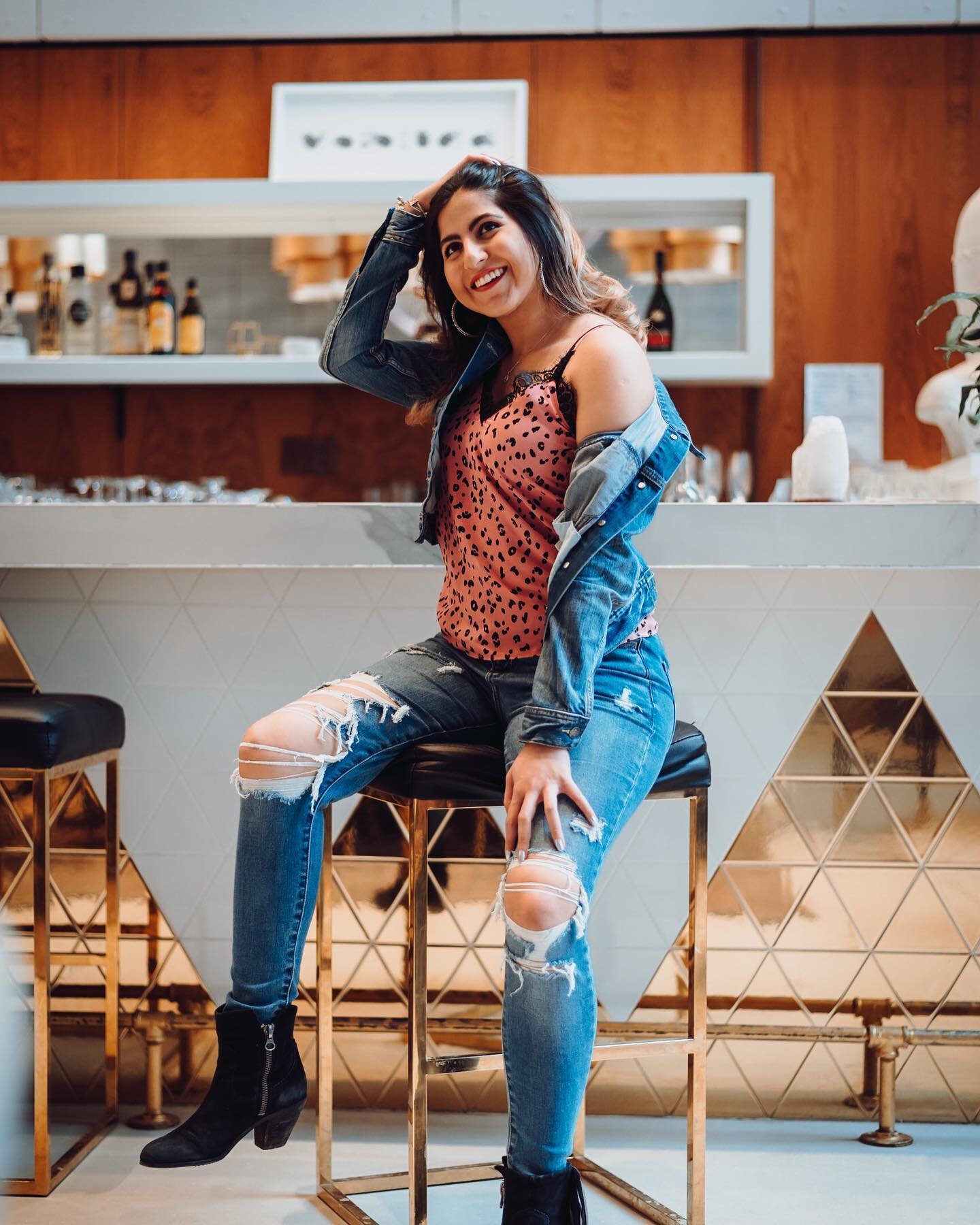 Hey IG community!💕 I would love to have your opinion about photographers who are starting to book sessions and would you feel safe doing a photoshoot that respects social distancing rules?✨ Please help your girl out and let me know in the comments👇