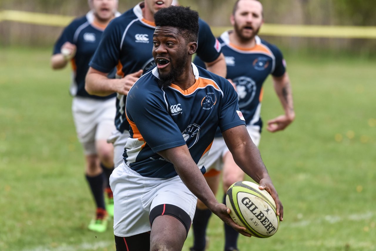 Throwing the ball Upper Valley Rugby Mountain Men