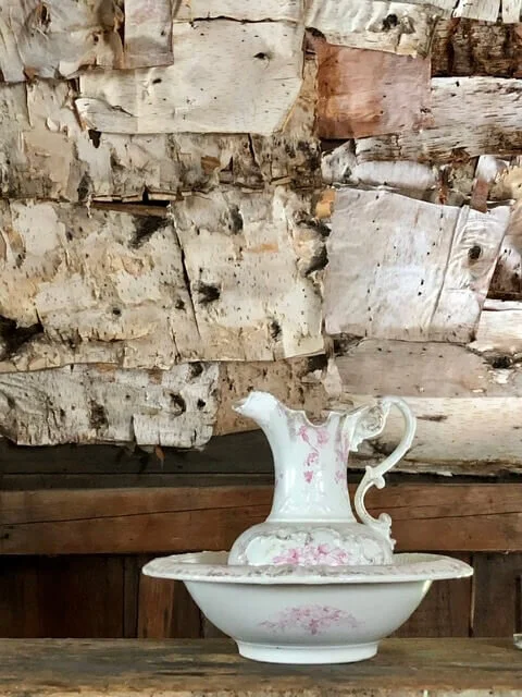The walls of one home insulated with birch bark