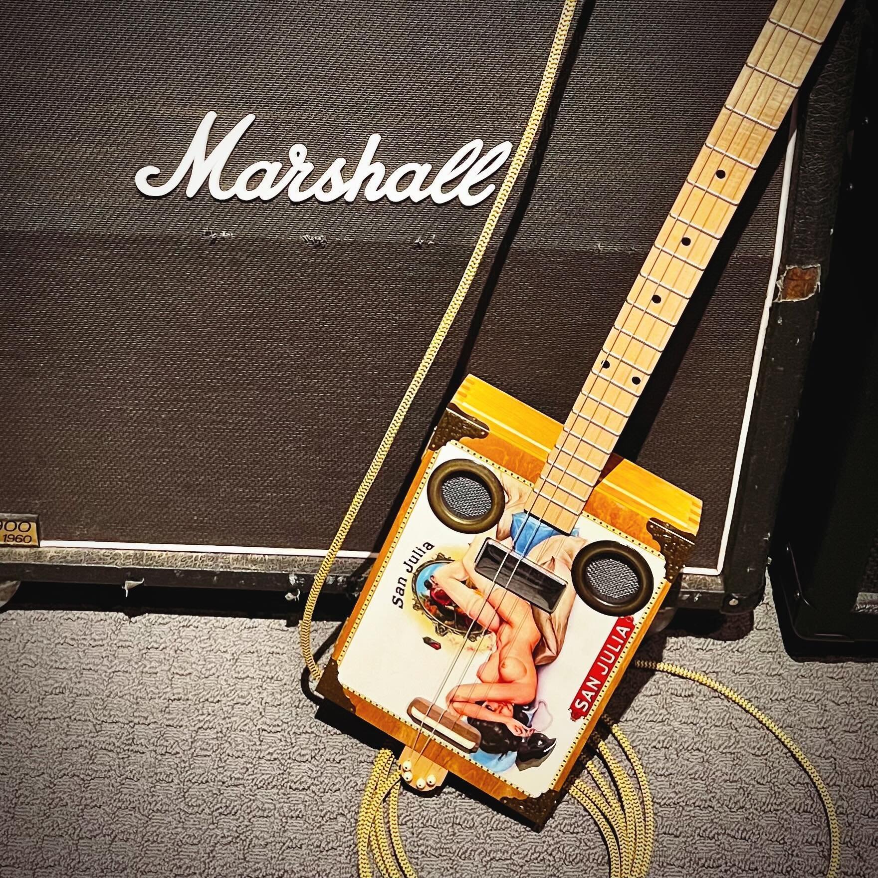 Setting up to do some sound bending with this Daddy Mojo Cigar Box Guitar (made from a San Julia cigar box). Running it thru a Marshall JCM 900. String picks and bends. &bull;
&bull;
&bull;
&bull;
#recordingstudio #cigarboxguitar #sounddesignerlife #