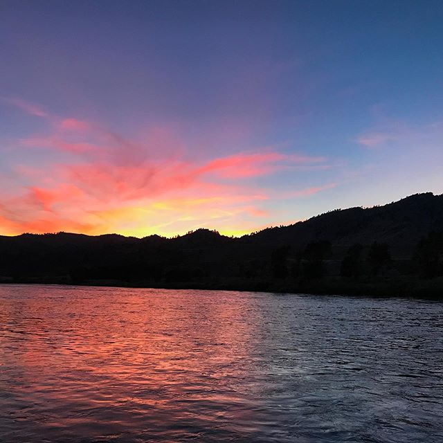 Are your evenings at the office as awesome as this? Who are we kidding? It's like this all of the time!
www.blackfeetoutfitters.com #flyfishmontana #flyfish #flyfishmissouririver #troutfishing