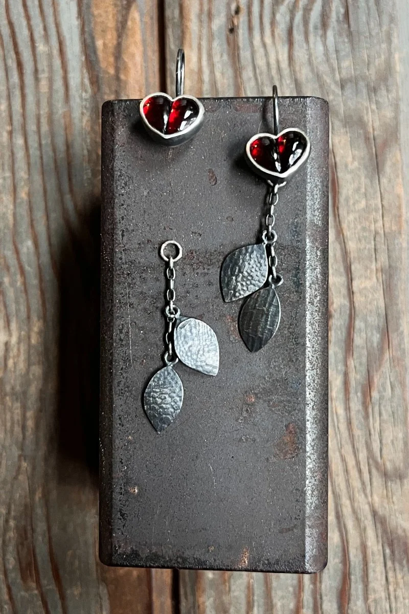 2_pt_heart_convert_earrings_2.jpg