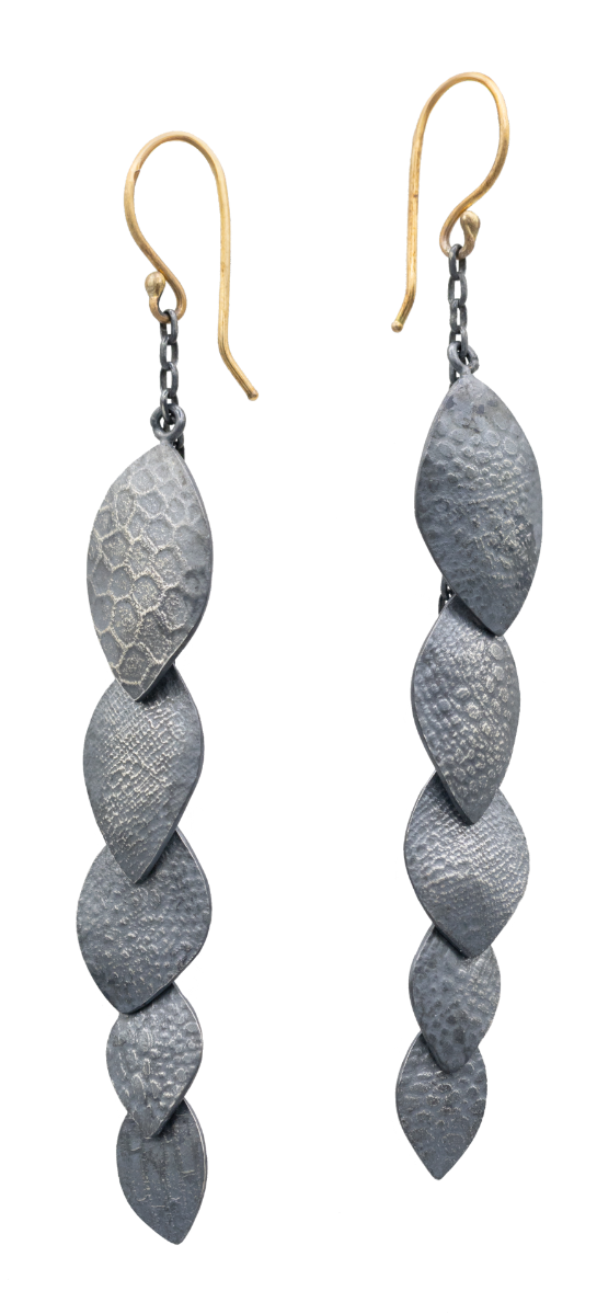 dragon_scale_earrings.png