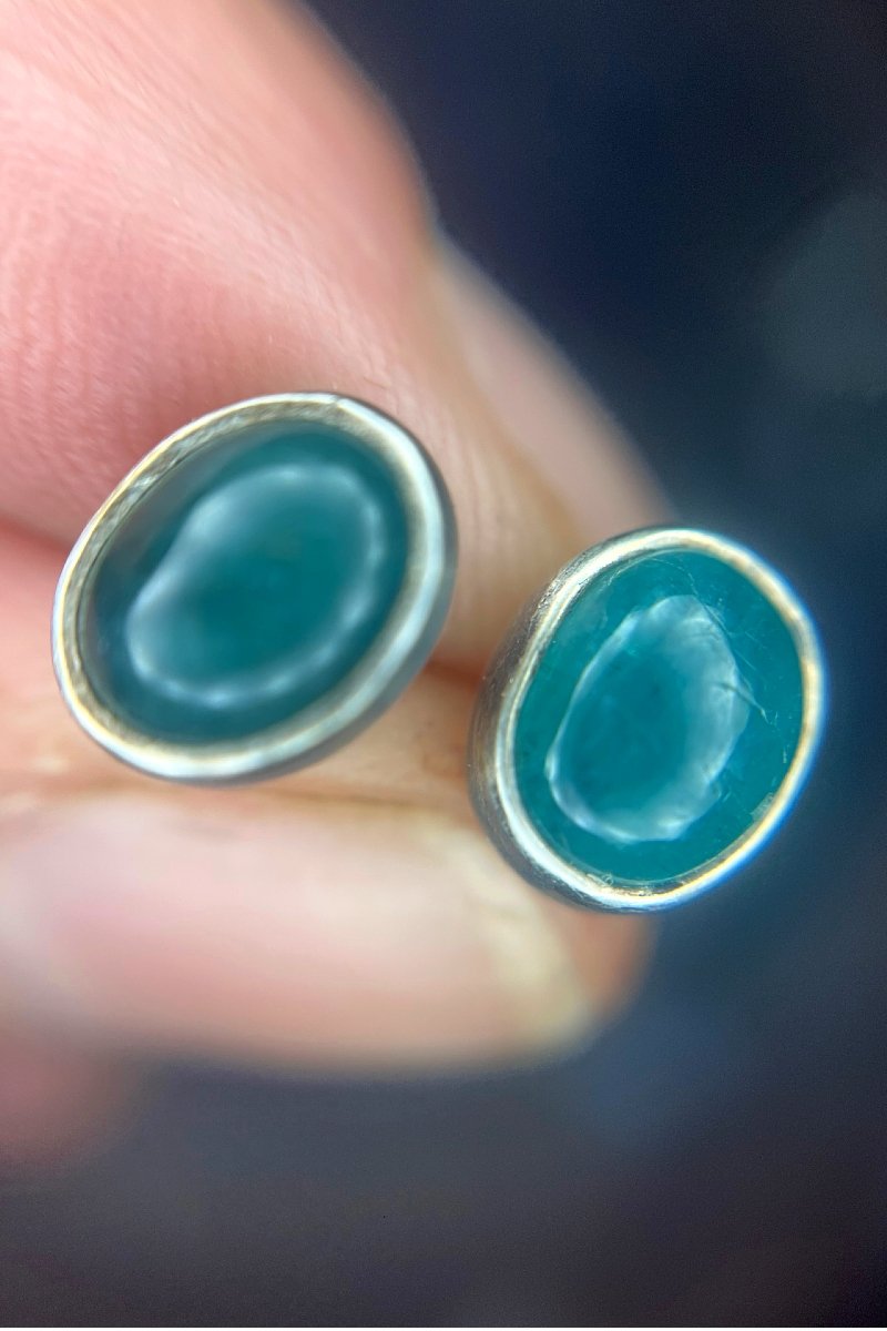 grandidierite_studs.jpg