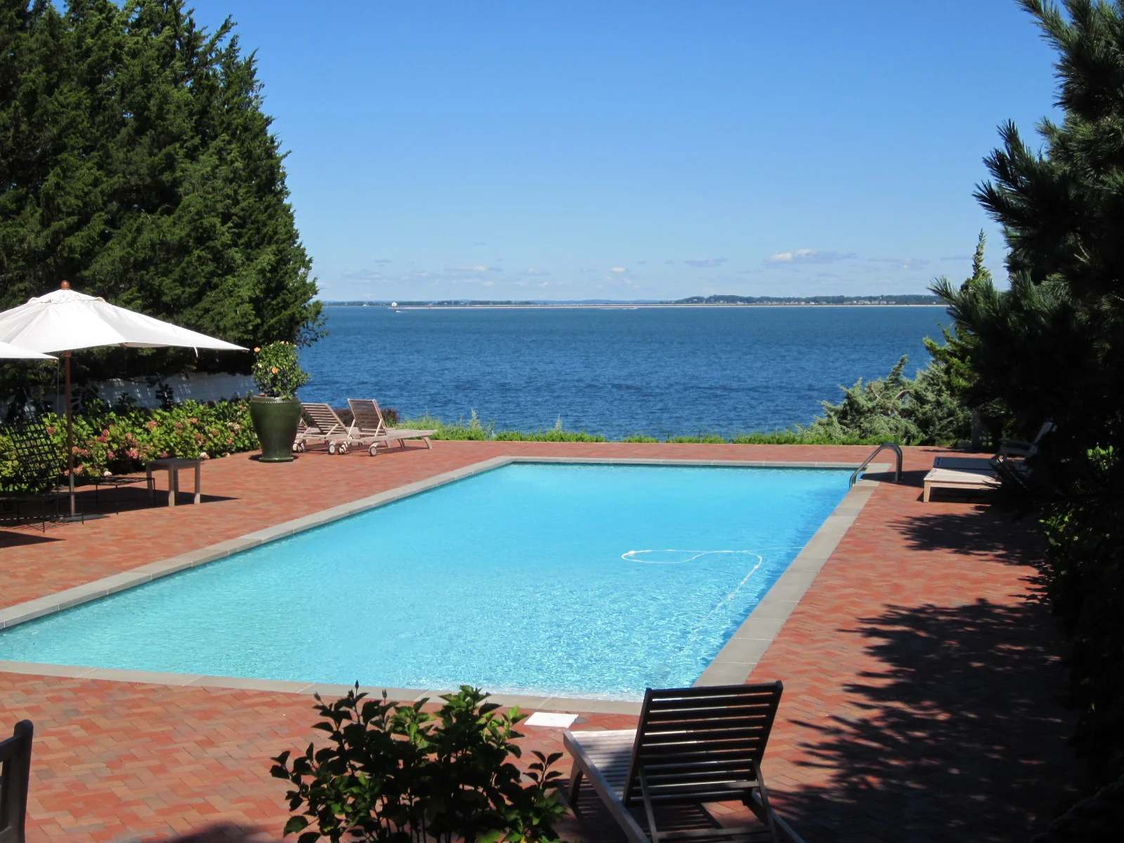 Lakeside Landscaping