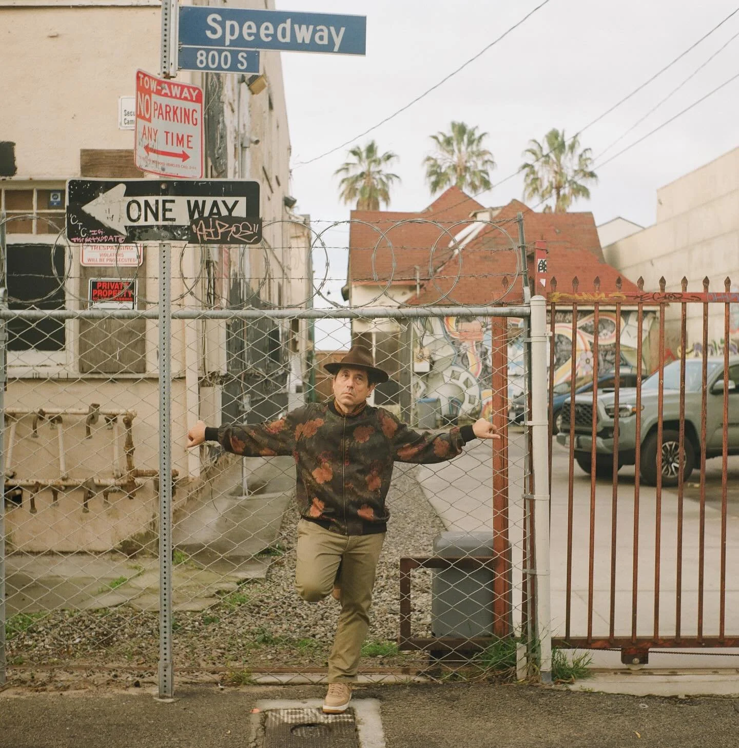 "Only you can decide what's right for you..."

-N. Marquez 

.Photo: @richhama 
.
.
.
.
.

.
.
.
.
.#Venice #speed #way #billys #apts #saint #jude #newmusicalert #theodyssey #theater
#indy #artist #frankie #two #step #turnthelighton