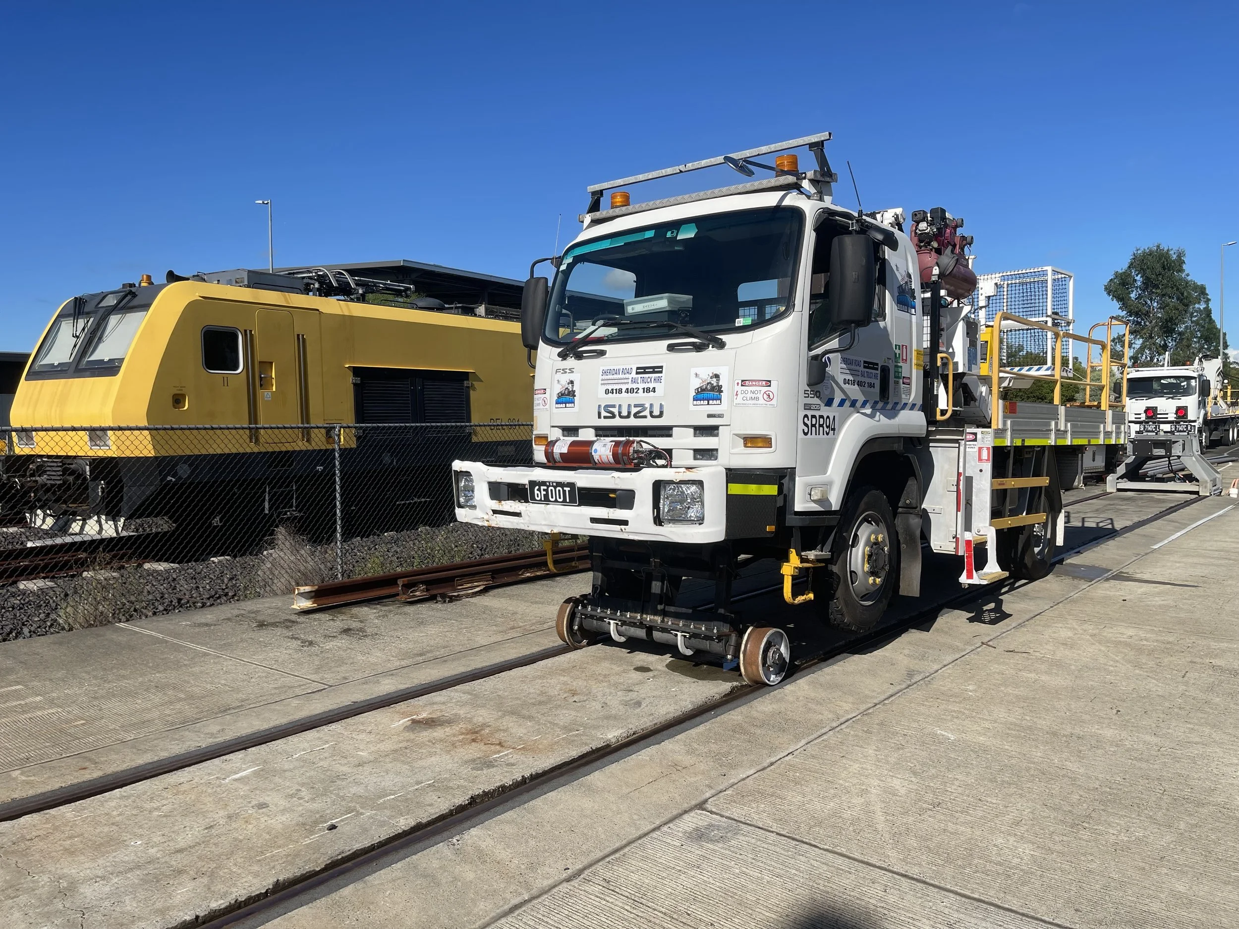 6FOOT- Hirail Cherry Picker / EWP with Air Compressor