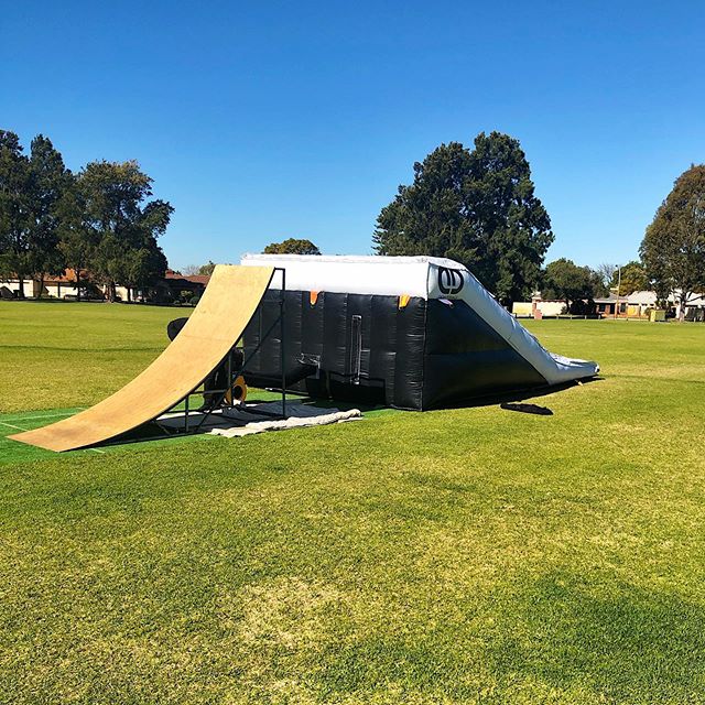 6.5 ft height
21.3 ft length
11.5 width
198 lbs .
.
.
#actionsports #airbags #airbaglandings #setup #park #profression #landing #bagjump #bmxramp #bikes #bmx #xgames #ddairbags