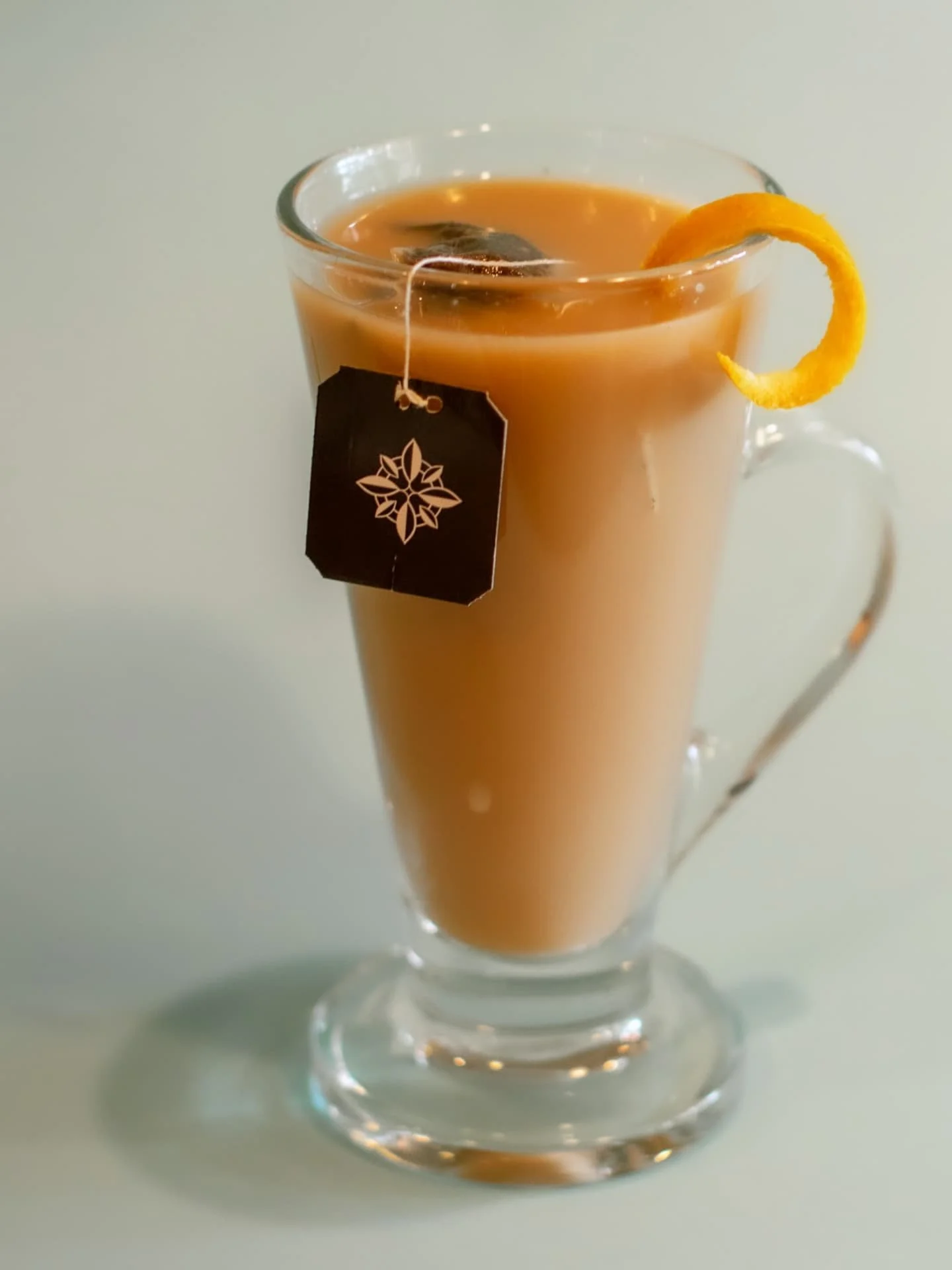 Thirsty Thursday is the perfect occasion to try out some of our new seasonal drinks! $2 off signature cocktails all day 🍂

Pictured is the Earl of Fog and Pom Blush! 

#blowingrock #blowingrocknc #thirstythursday #ssg #sidecarbar #supportlocal