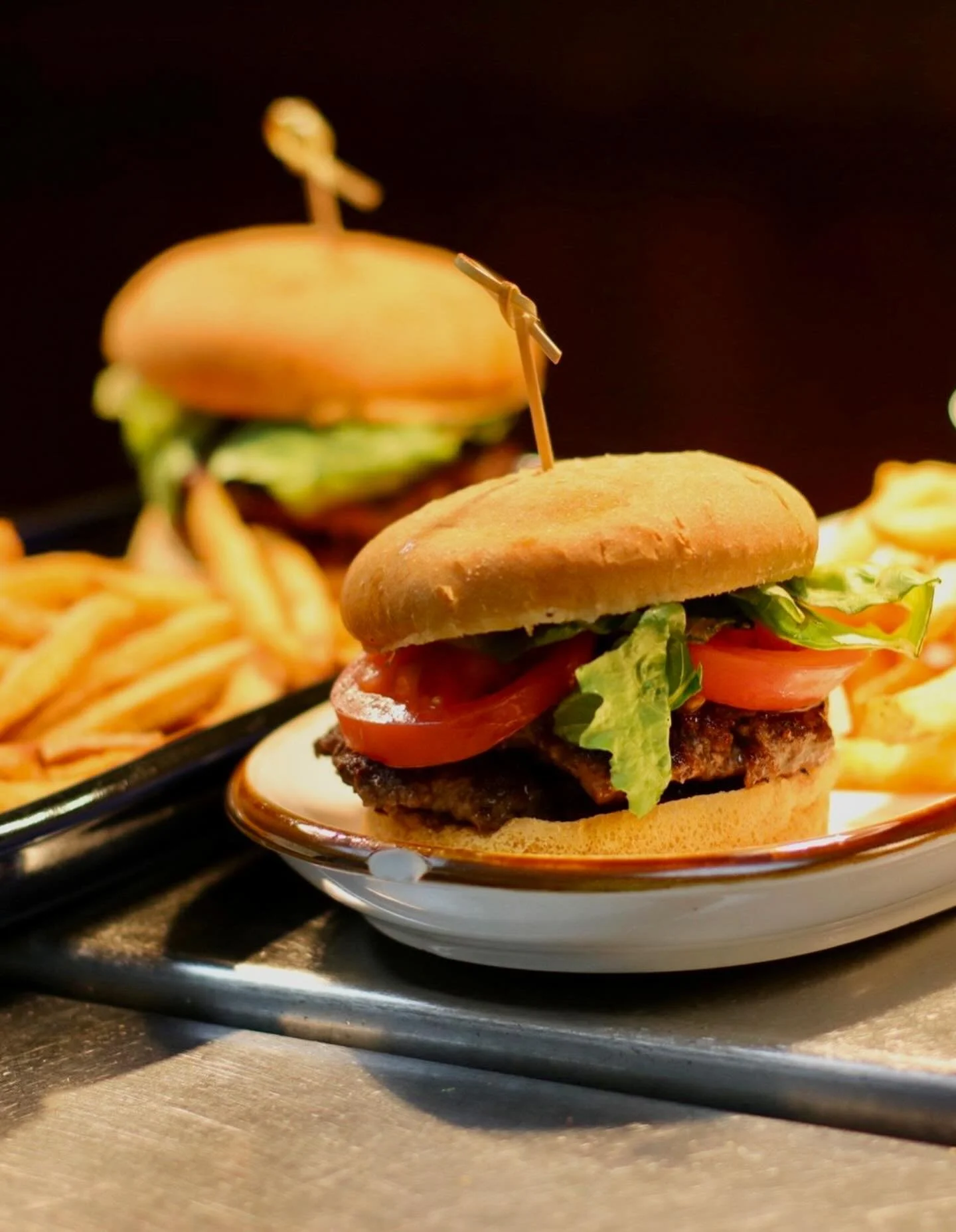 Eyes on the fries, y&rsquo;all. $12 singles &amp; $15 doubles every Tuesday! Open from 11:30am to 8:30pm, bar til 9pm. 

#blowingrock #blowingrocknc #smashburgers