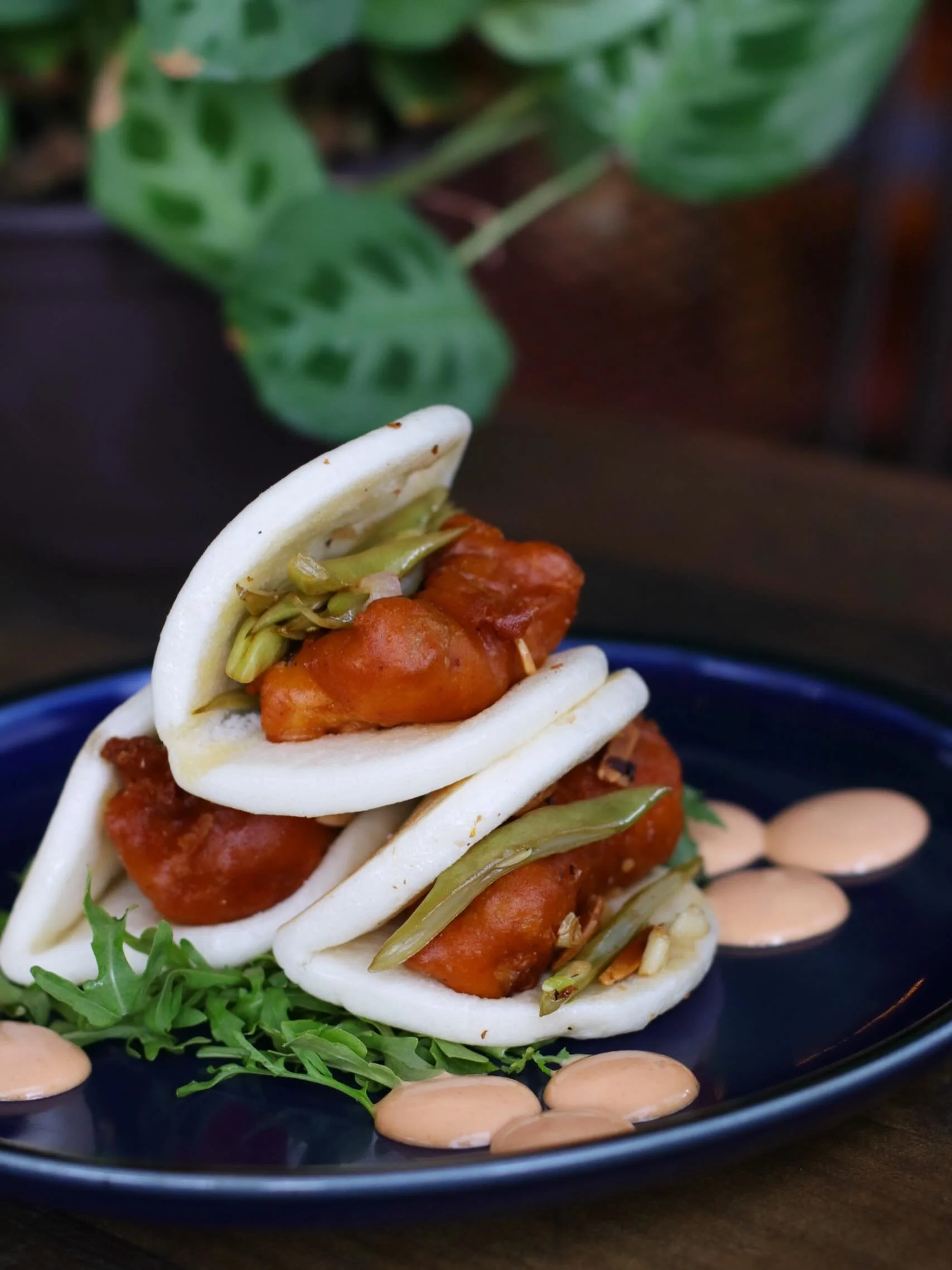 Bao bun lunch special for the weekend! Beer battered mahi, @hedgefamilyfarm romano green beans, &amp; roasted red pepper tartar. Reservations are available for dinner and all day on Sundays, give us a call or book online! 

#supportlocal #blowingrock