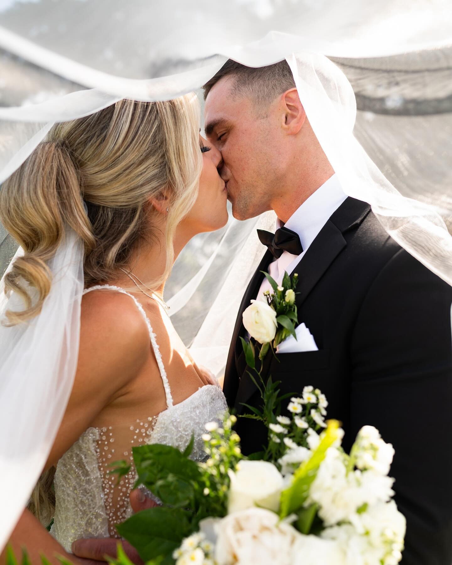 Another moment for these two 😍 Venue: @brookstreetott 
MUA: @cakefacekatherine 
Hair: @bombshellhairdesign.ottawa 
Dress: @sindersbridal 
Flowers &amp; Decor: @moesignaturedesign 
Wedding Coordinator: @enchantedweddingplanning 
Videographer: Travis 