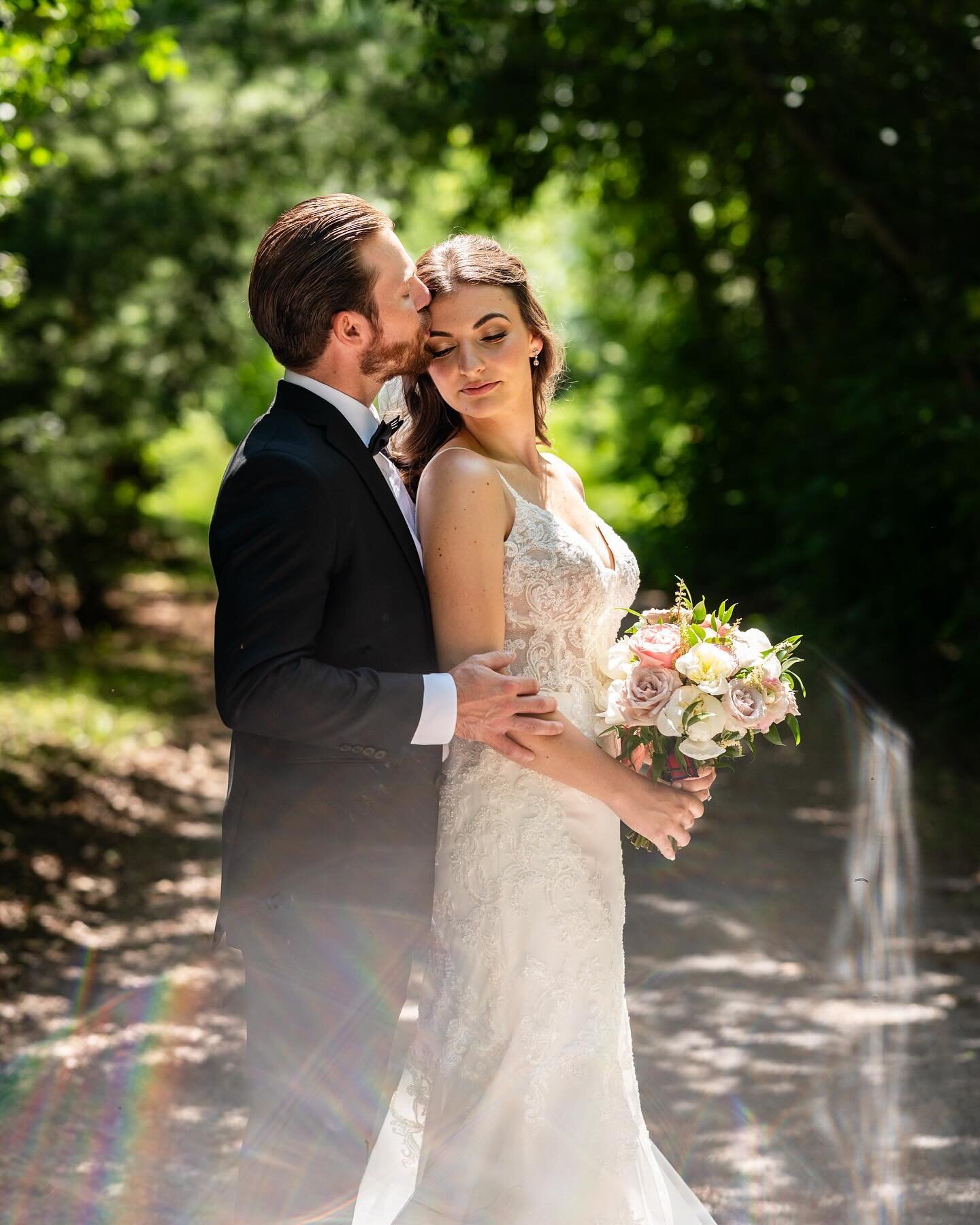 It was so hard to pick only 10 photos to post from this amazing wedding for Sandy &amp; Dylan back in July! It was such a beautiful, sunny day filled with love and laughter. You can&rsquo;t ask for anything better ☺️

Venue: @the_marshes_golf_club 
D