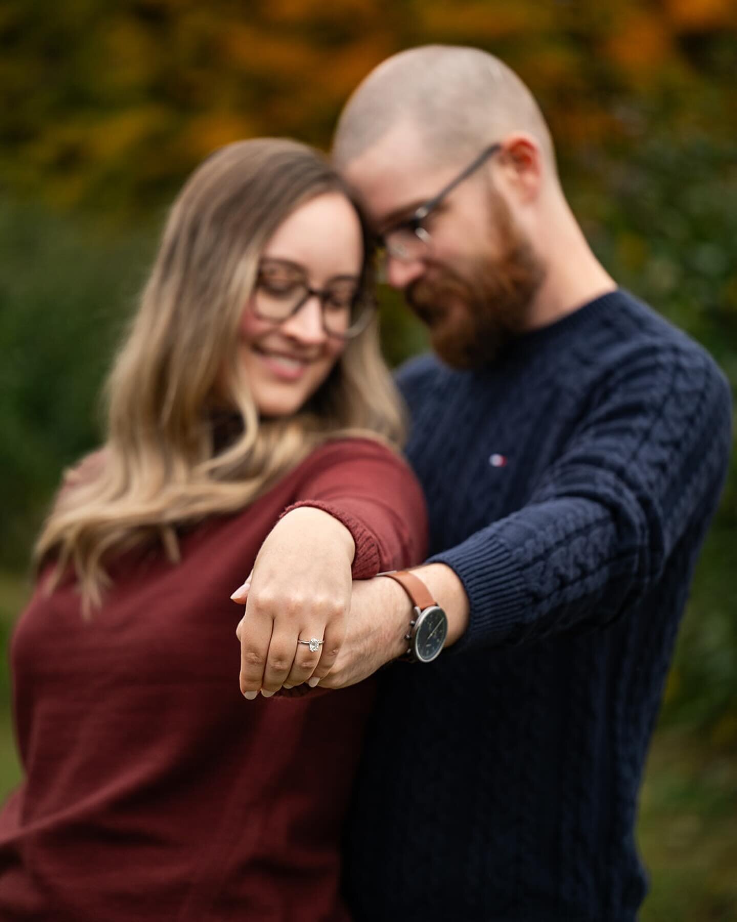 A few of my favourites from a fall engagement session with some of my dear friends that will be tying the knot in 2025! Thank you to @cannamoreorchard for letting me come back and use your gorgeous property 🥰 🍎 🍁