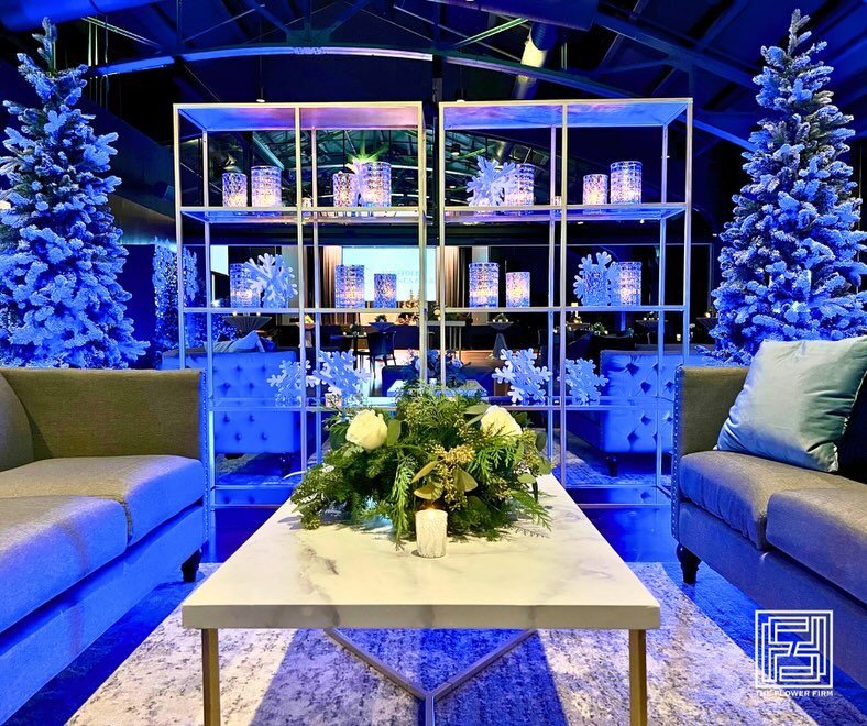 Break free from red and green! Let us reinvent your festive d&eacute;cor for a stylish and refreshing twist ❄️ 
.
#holidaymakeover #flowerfirm #decor #holidaydecor #holidaydecorating #eventdesign #eventplanning #eventdecor