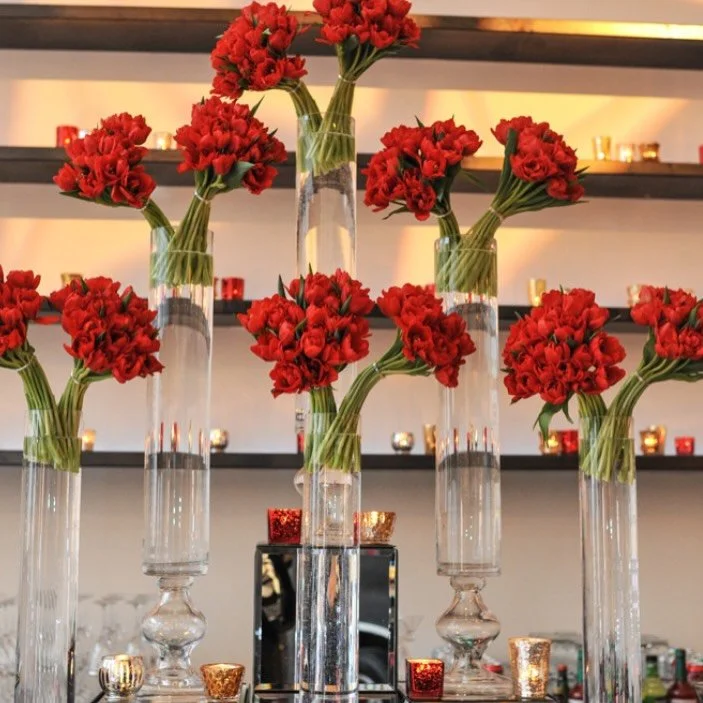 An evening wrapped in warm lighting, rich textures and RED tulips - a seemingly effortless atmosphere. #ʀᴇᴅᴠɪʙᴇs #flowerschicago #tulipsinwinter