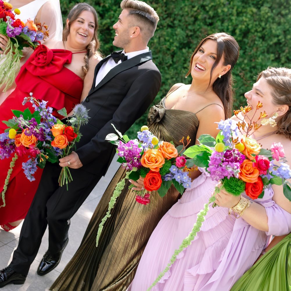 When the color is SO GOOD it bleeds into the guest&rsquo;s attire&hellip; #colorfulweddings #weddingguestfits #bestdressedguests 

Coordination: @clementinechicago @alicialt11 
Venue: @totlspecialevents 
Catering: @fftchicago 
Photography: @_teresawi