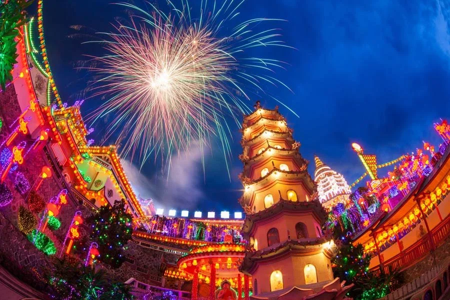 fireworks-popular-in-New-Years-traditions-and-customs.jpg
