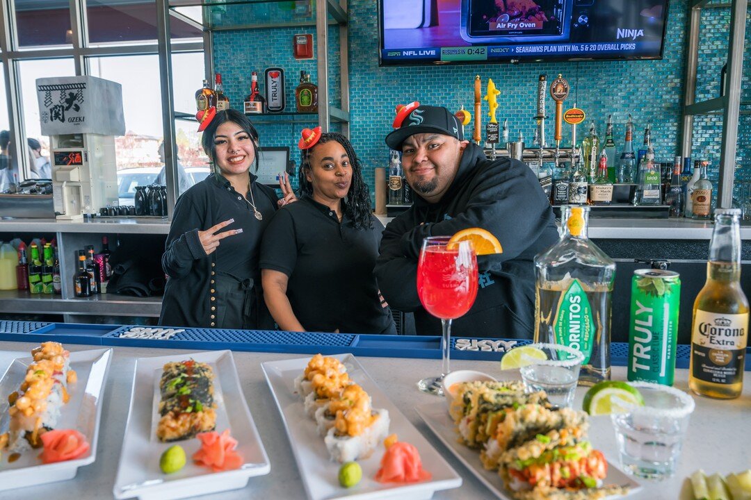 🇲🇽 Cinco De Mayo is MAY 5th and we are celebrating!

🍣🍹 Come by Trapper's Sushi Co. on Cinco de Mayo and chow down on our spicy Happy Hour deals all day long! 

💸 You can get 3 rolls for $33, $2 off specialty drinks, and big discounts on select 