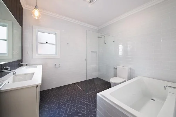Bathroom gallery 3x2 3.jpg