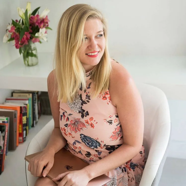 Lacey Mclaughlin Copywriter + Storyteller https://laceyelizabeth.com/ @thelaceyelizabeth