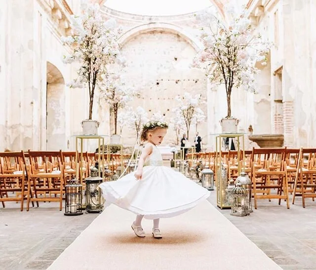 Estos d&iacute;as decid&iacute; que adem&aacute;s de trabajar iba a dedicarme a buscar fotos lindas para compartirles y encontr&eacute; a esta ni&ntilde;a hermosa!

Esta foto la tom&eacute; en una boda donde asist&iacute; a @josephnancephoto, fue gen