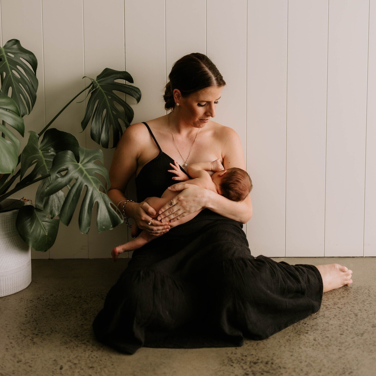 Quiet moments in those precious early days, captured by @_wanderingsoulphotos, shot in our daylight studio 👌
.
.
.
.
.
#candidchildhood #newbornphotography #breastfeeding #studiophotoshoot #studiohire #daylightstudio #naturalmoments #newbornphotogra