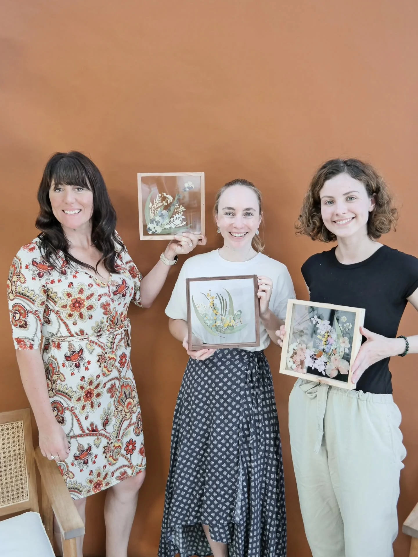 ✨ 46+ workshops in 6 years = 736 custom frames heading home with happy makers! 🖼️🌸
No two designs have ever been the same &amp; that&rsquo;s exactly what we LOVE about what we do! 💖🙌

Our business collaboration is truly blessed 🥰 
@pressed_co X 