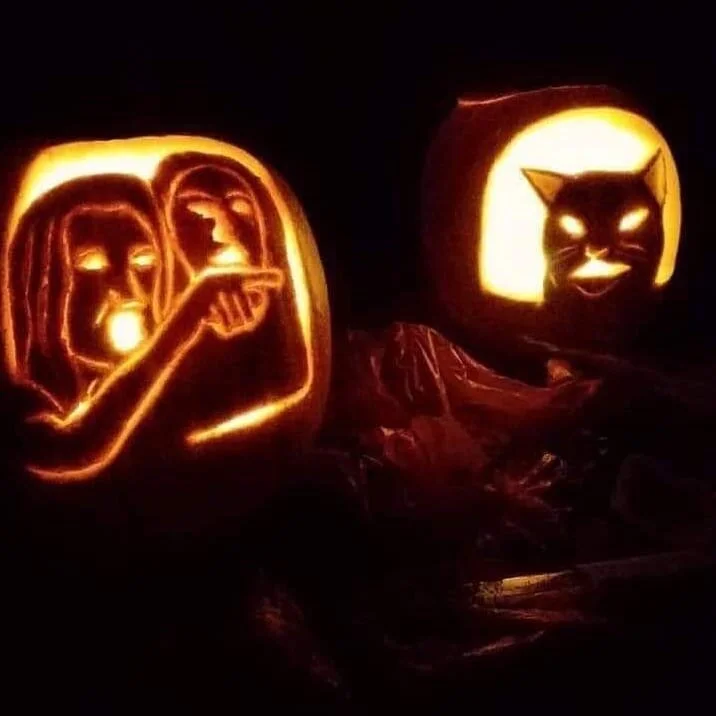 “JACK-O-LANTERN!”“Cat-o-lantern.”#kitteh #halloween #pumpkincarving #jackolantern #escapealaska #playescapeak #thetomb #anchorage #entertainment #games #alaska