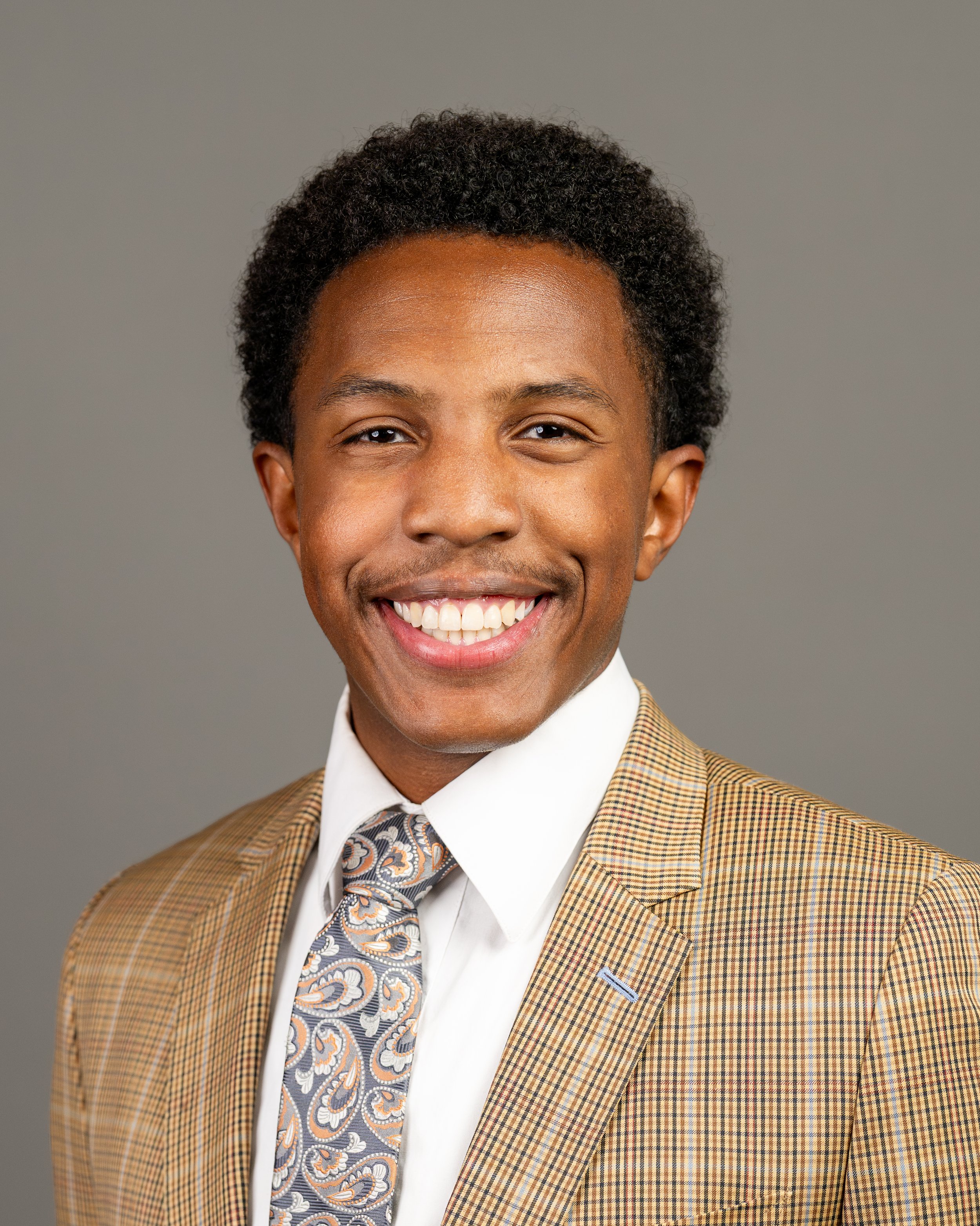 When booking your headshots, you already know to wear solid colors, get good sleep and show up on time