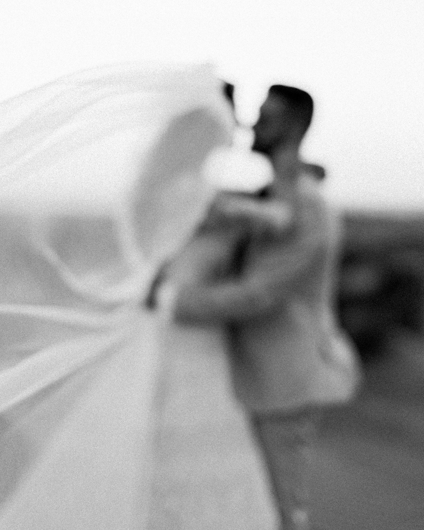 The bride&rsquo;s veil fluttered and danced in a fierce battle with the wind.