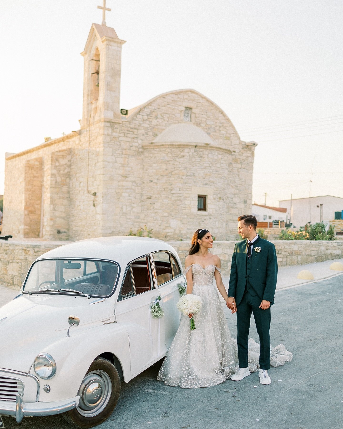Nothing says timeless elegance like arriving in style! ✨ Imagine rolling up to your wedding in a vintage classic that turns every head and steals the spotlight. Antique cars add a touch of nostalgia, charm, and romance&mdash;perfect for your special 