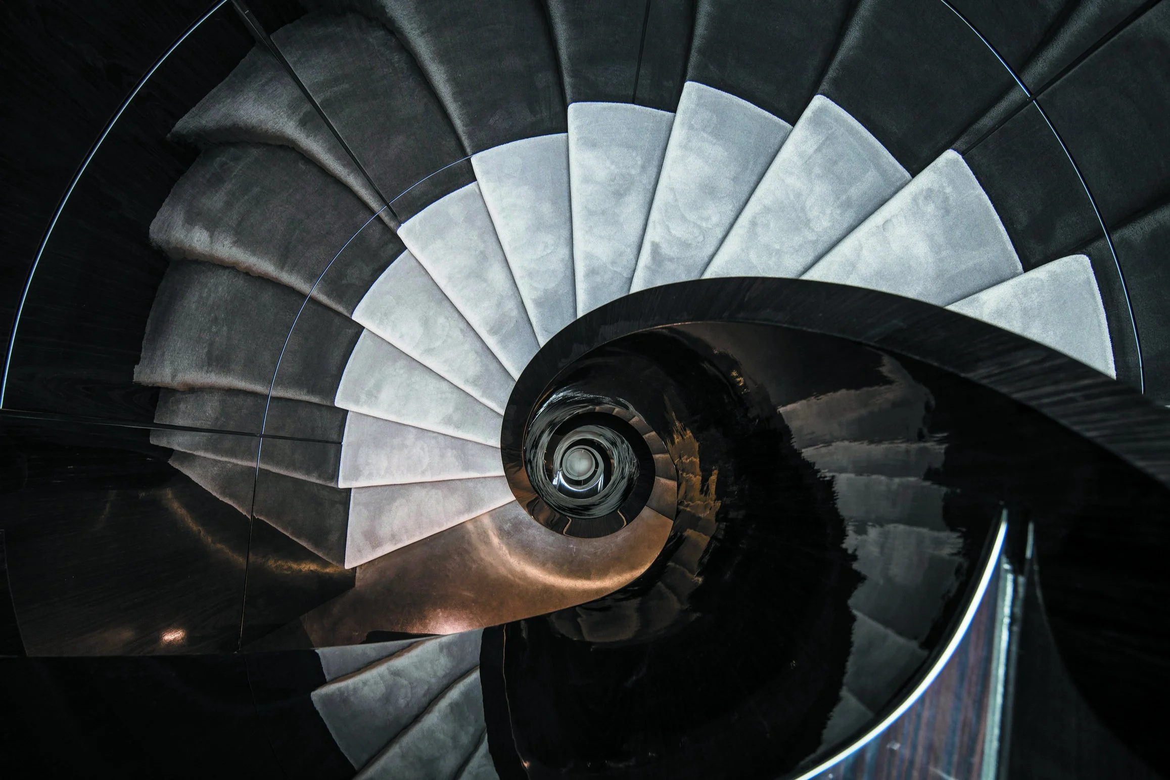 Luxury+Helical+Staircase+in+Mayfair_001_.jpg