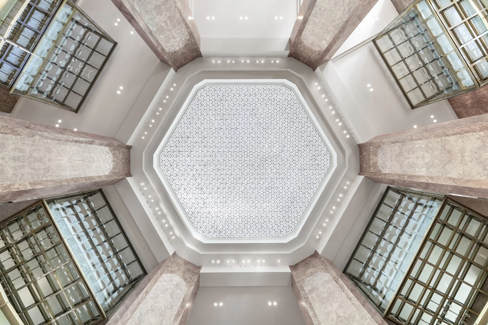 Galeries+Lafayette+Champs_Elysées+Coupole+(c)+Delfino+Sisto+Legnani+e+Marco+Cappelletti+-+avril+2019.jpg