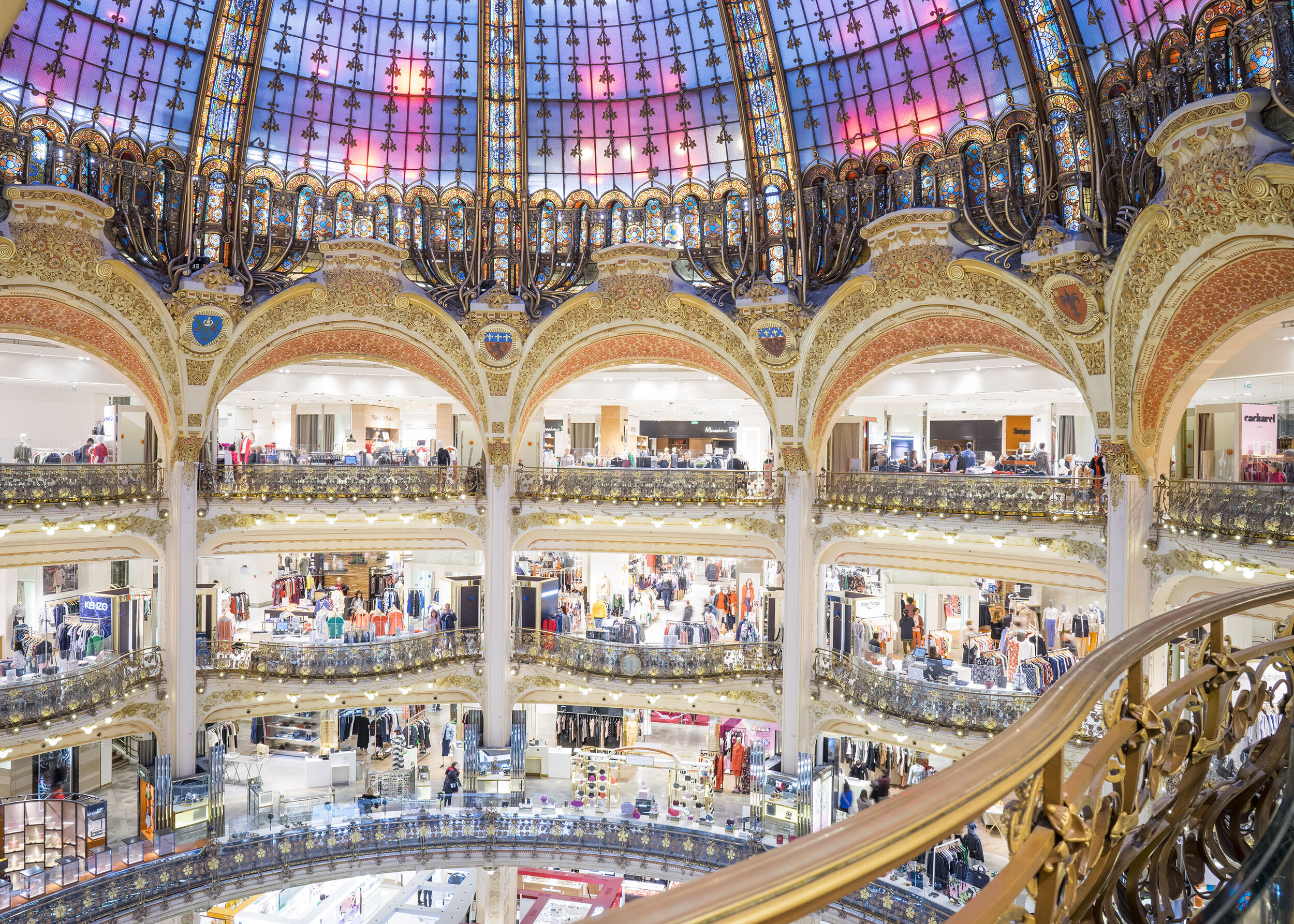 File:Intérieur Galeries Lafayette Champs-Élysées.jpg - Wikimedia