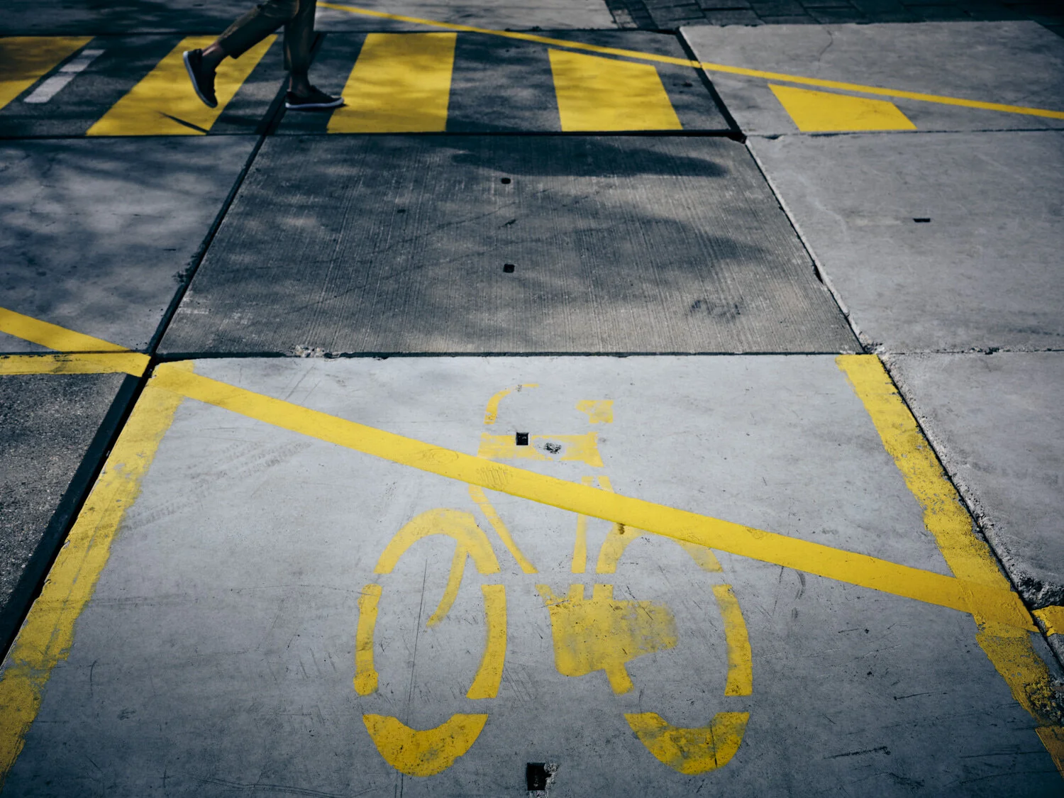 Yellow bike (Emptiness 5)