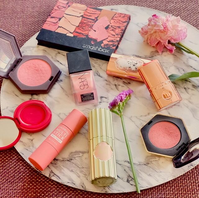 Blush Plush..🌷
-
-
-
#pink #blush #nars #smashboxcosmetics #burtsbees #benefitcosmetics #hmbeauty #missha #sunniesface