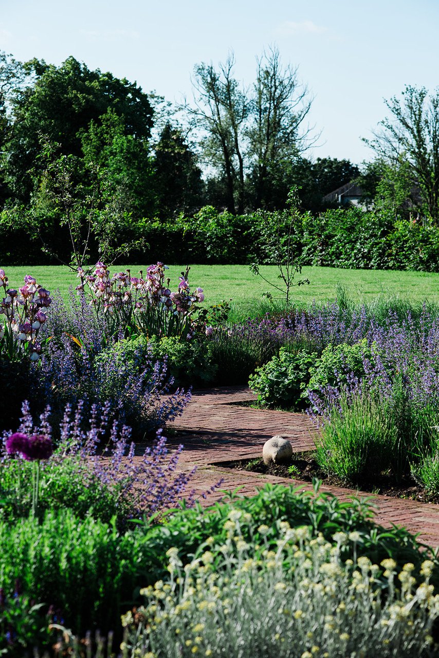freer-and-fitch-garden-design-pond-house-by-rebecca-lewis-poshyarn-photography-49.jpeg