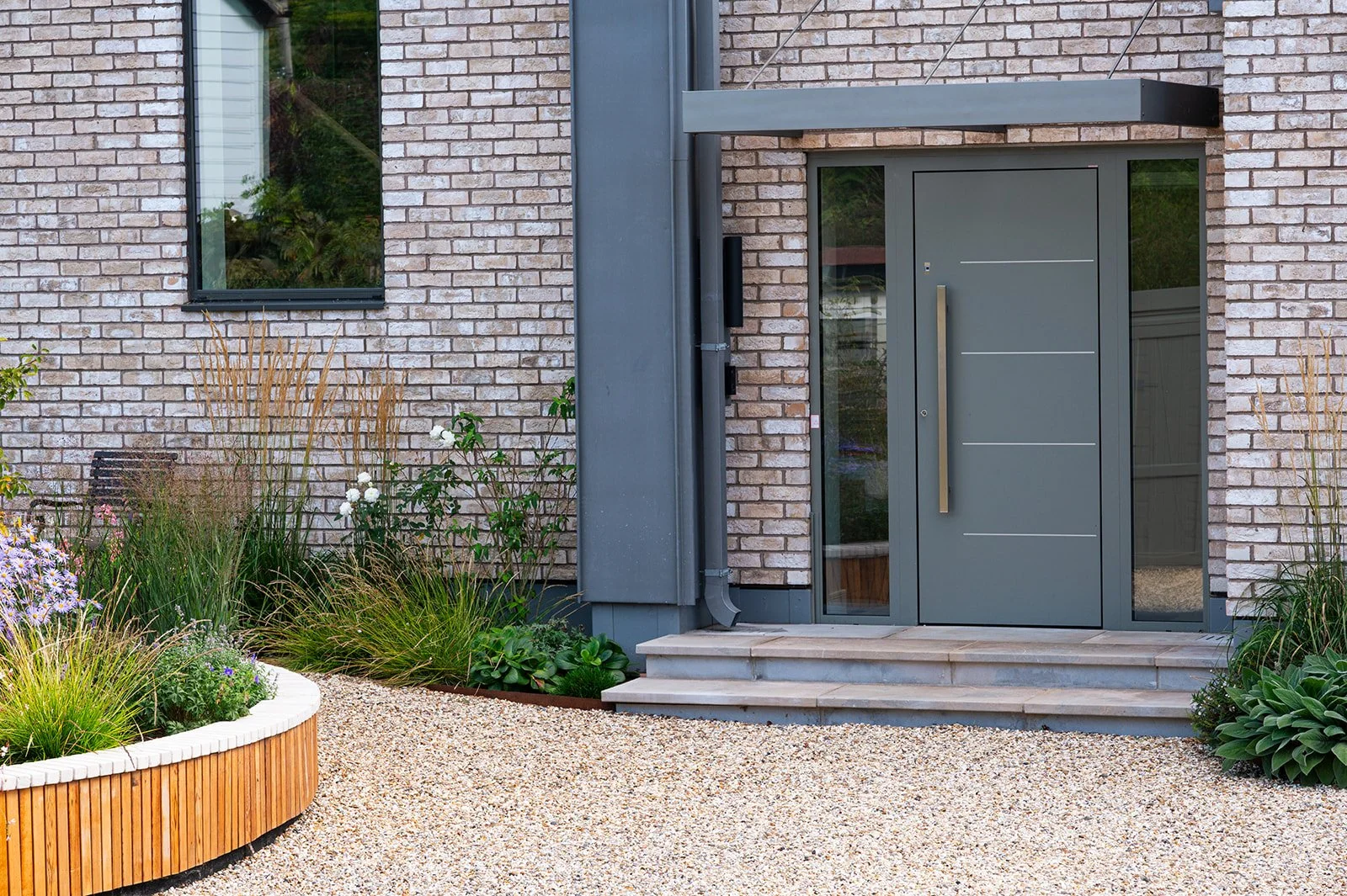 Contemporary Riverside Garden Design - Front