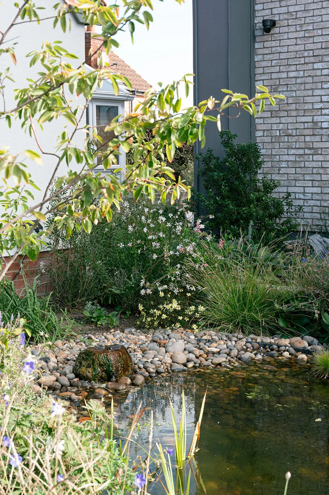 Contemporary Riverside Garden Design - Water Feature