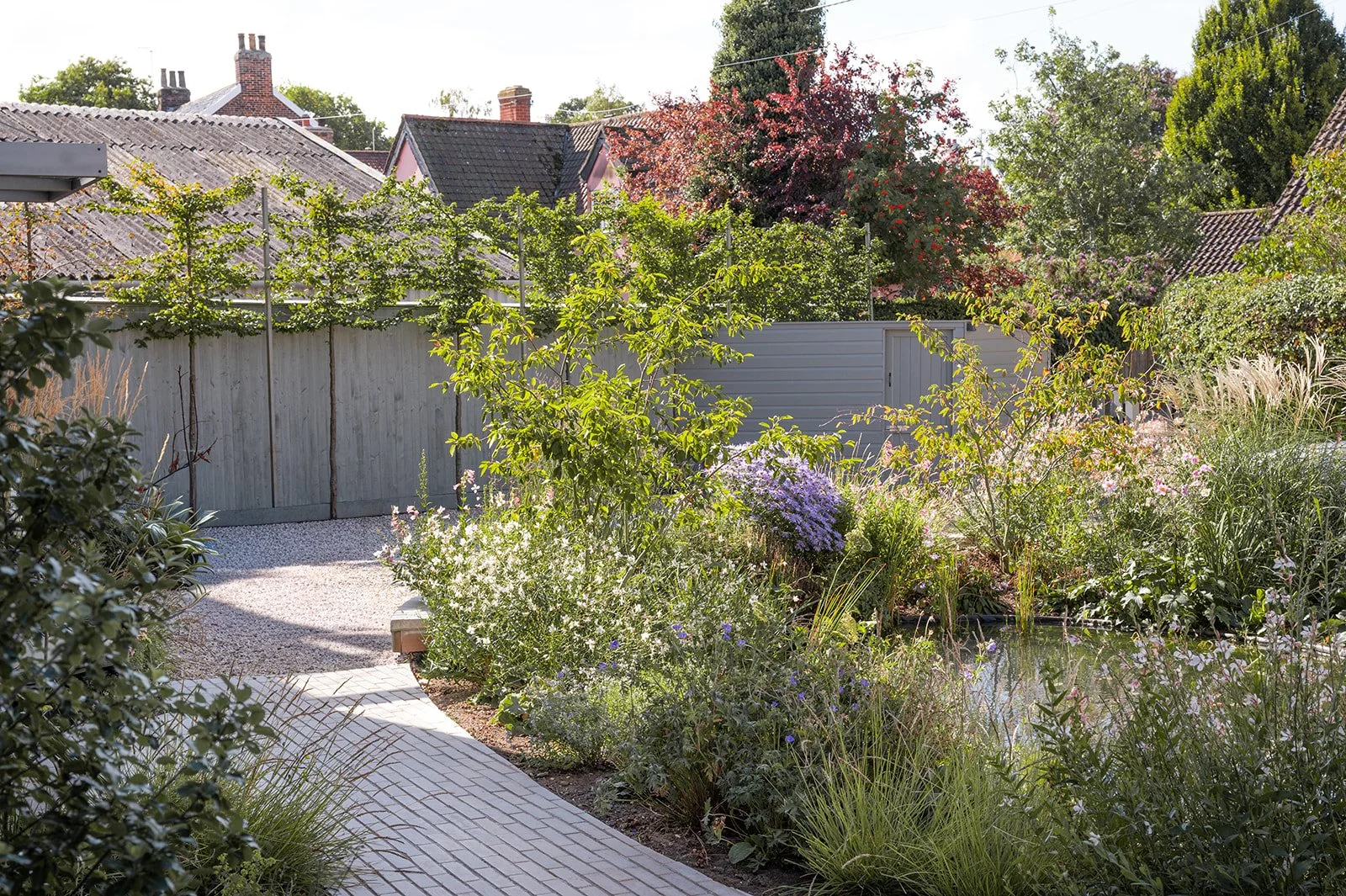 Contemporary Riverside Garden Design 2