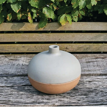 husk round pill vase bronze