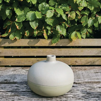 husk round pill vase green