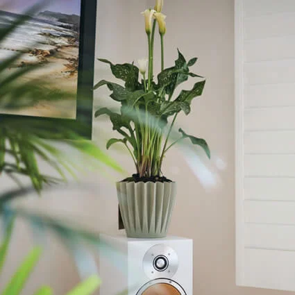 husk roman planter olive